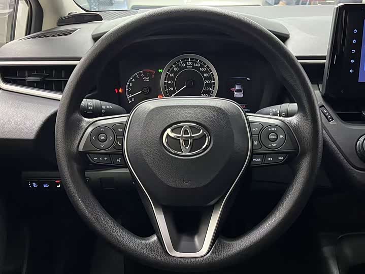 Фото 9 - Toyota Corolla