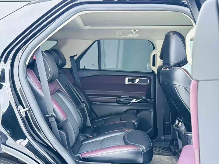 Фото 15 - Ford Explorer