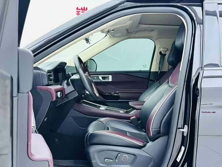 Фото 8 - Ford Explorer