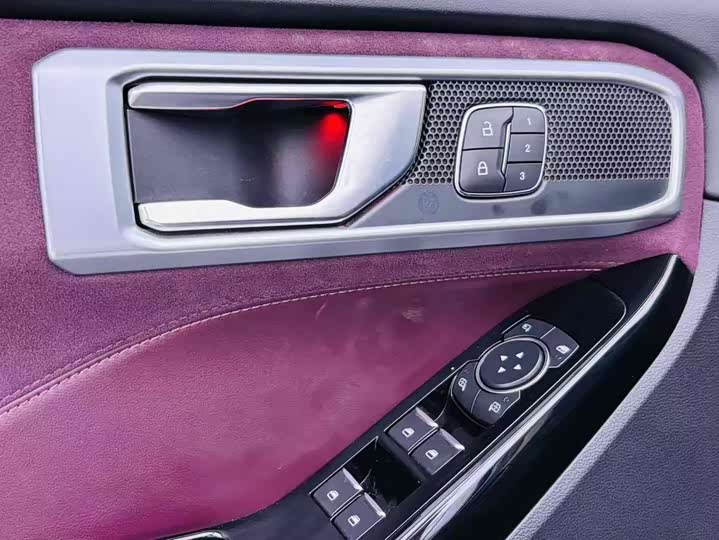 Фото 9 - Ford Explorer