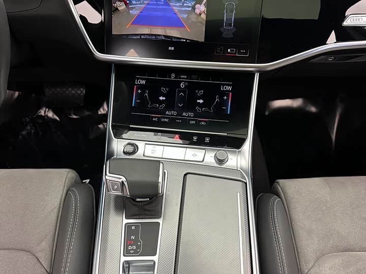 Фото 10 - Audi A6L