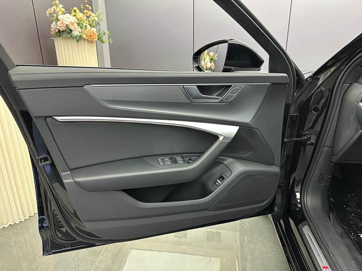 Фото 11 - Audi A6L