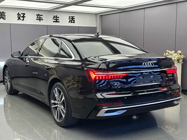 Фото 12 - Audi A6L