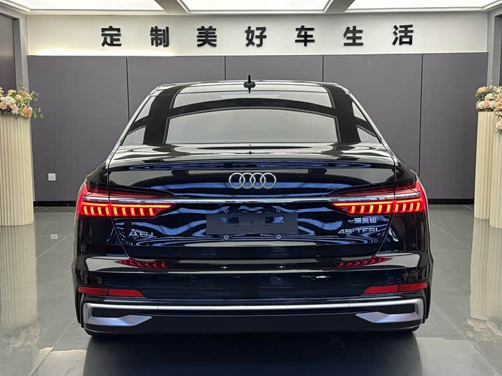 Фото 13 - Audi A6L