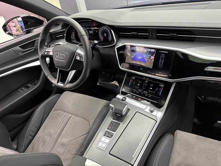 Фото 9 - Audi A6L