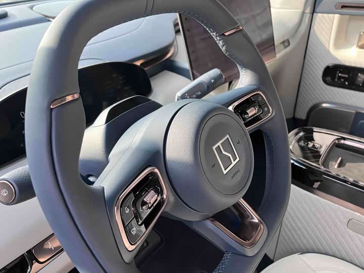 Фото 11 - Zeekr Mix