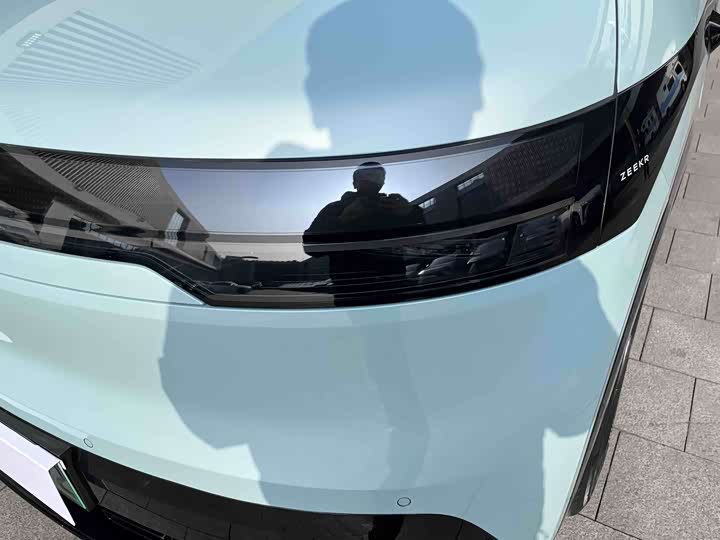 Фото 13 - Zeekr Mix