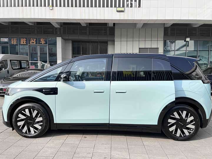 Фото 17 - Zeekr Mix