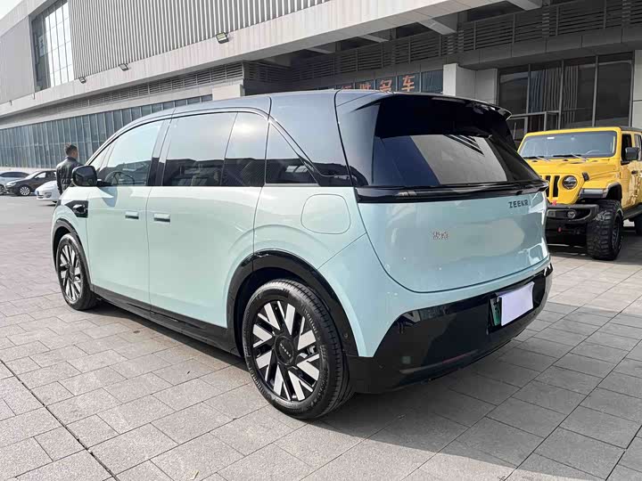 Фото 18 - Zeekr Mix