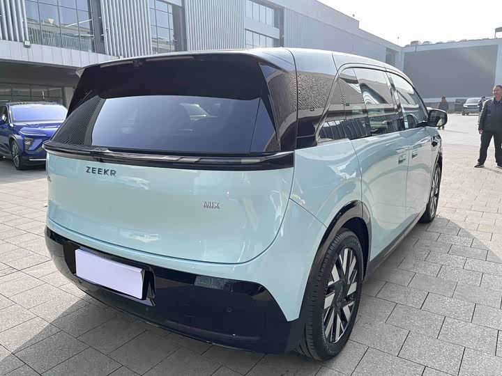 Фото 21 - Zeekr Mix