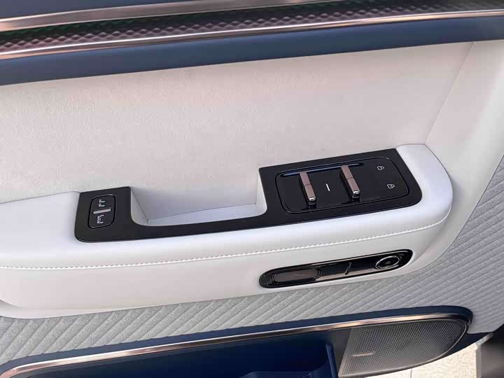 Фото 23 - Zeekr Mix