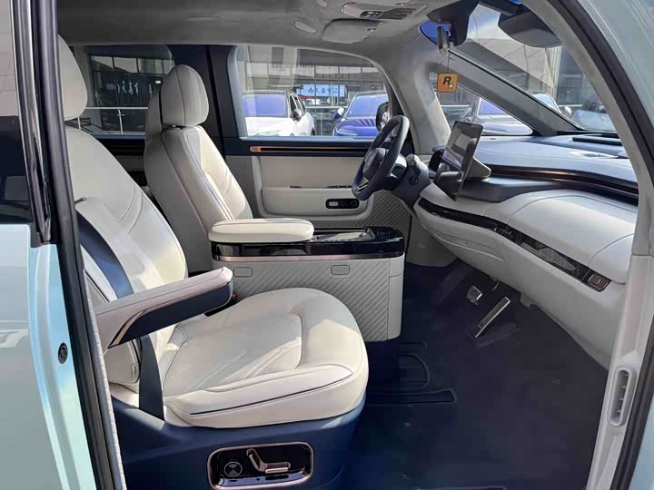 Фото 24 - Zeekr Mix