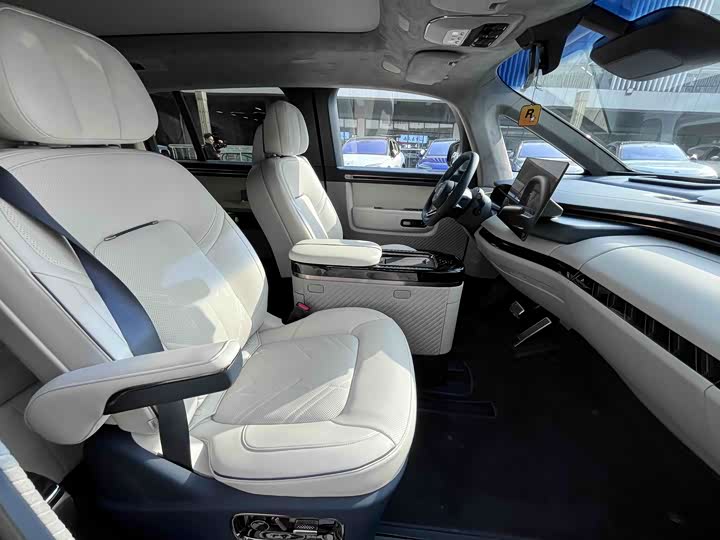 Фото 25 - Zeekr Mix