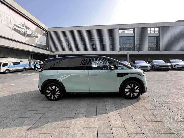 Фото 26 - Zeekr Mix