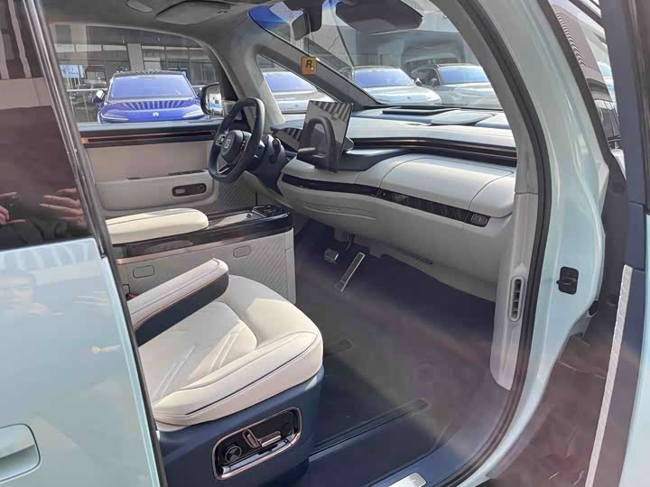 Фото 27 - Zeekr Mix