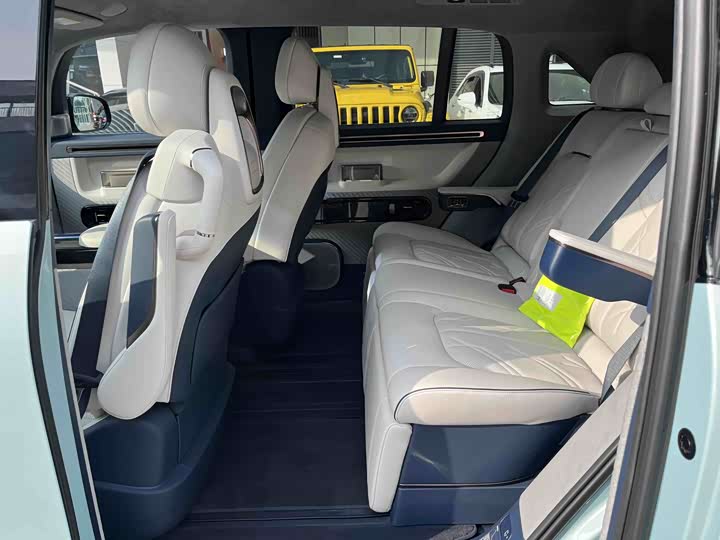 Фото 28 - Zeekr Mix