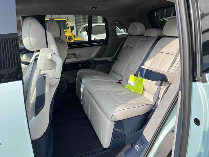 Фото 29 - Zeekr Mix