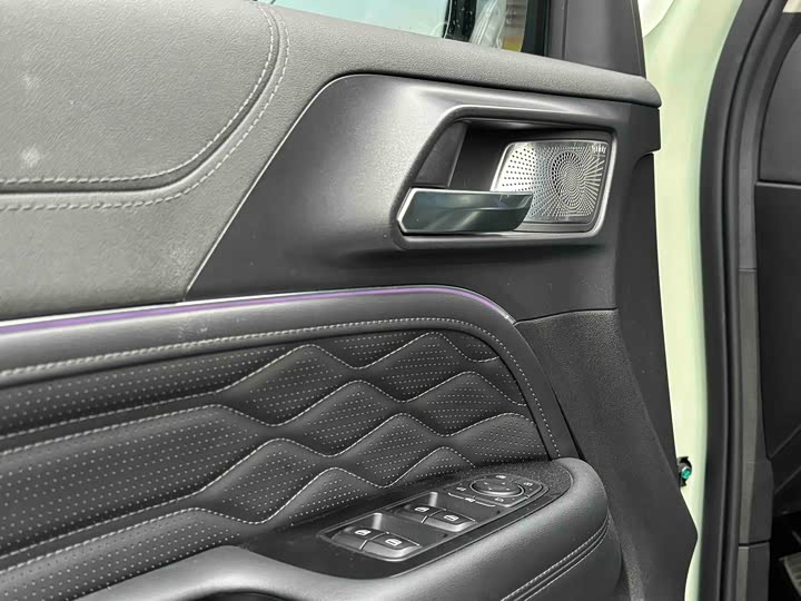 Фото 12 - Tank 300