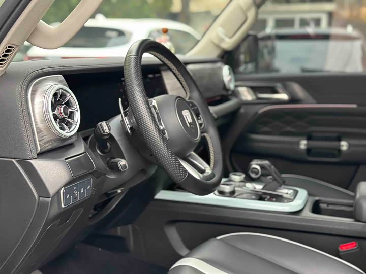 Фото 13 - Tank 300