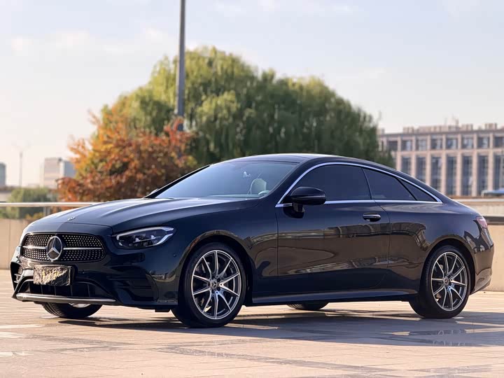 Фото 1 - Mercedes-Benz E-Class