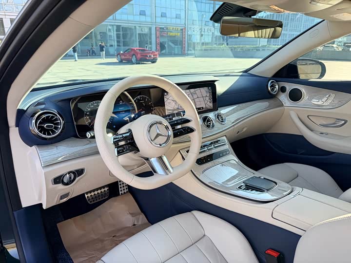 Фото 11 - Mercedes-Benz E-Class