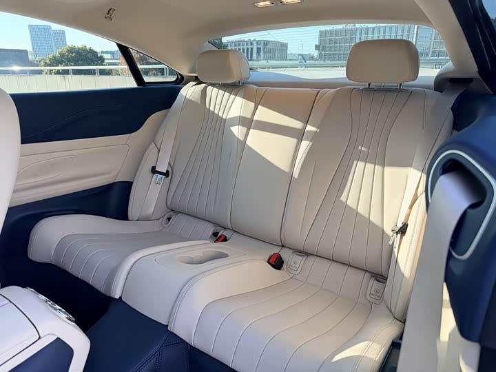 Фото 12 - Mercedes-Benz E-Class