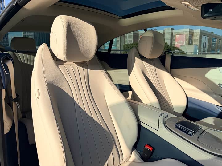 Фото 13 - Mercedes-Benz E-Class