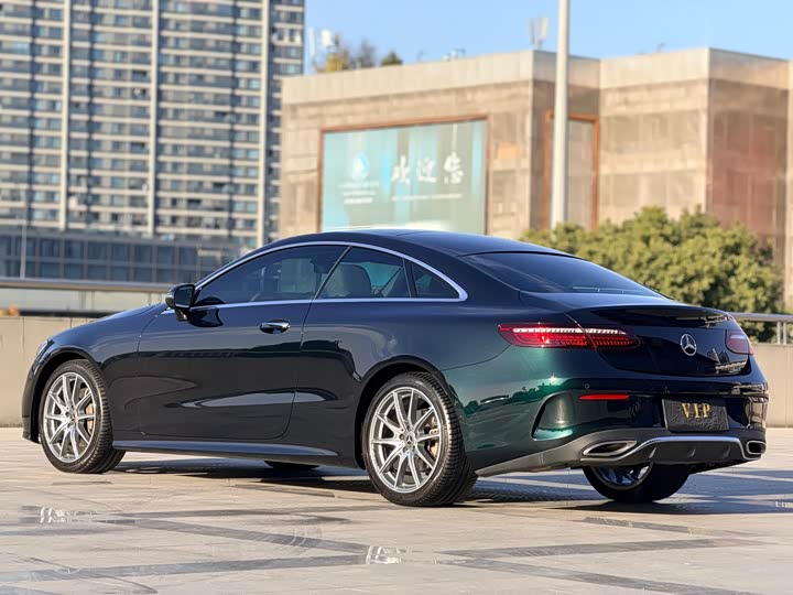 Фото 5 - Mercedes-Benz E-Class