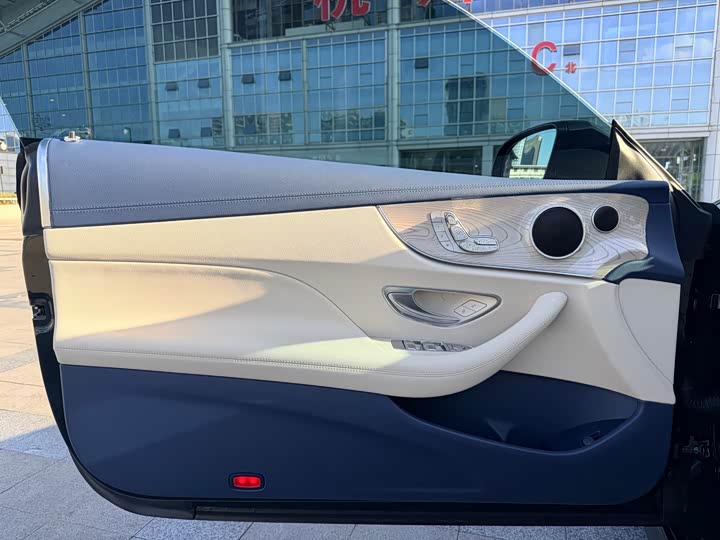 Фото 9 - Mercedes-Benz E-Class