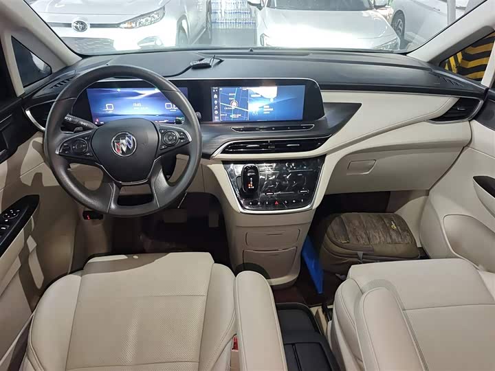 Фото 10 - Buick GL8 ES