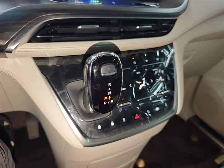 Фото 14 - Buick GL8 ES