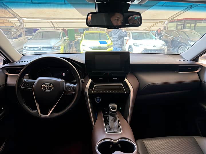 Фото 4 - Toyota Harrier