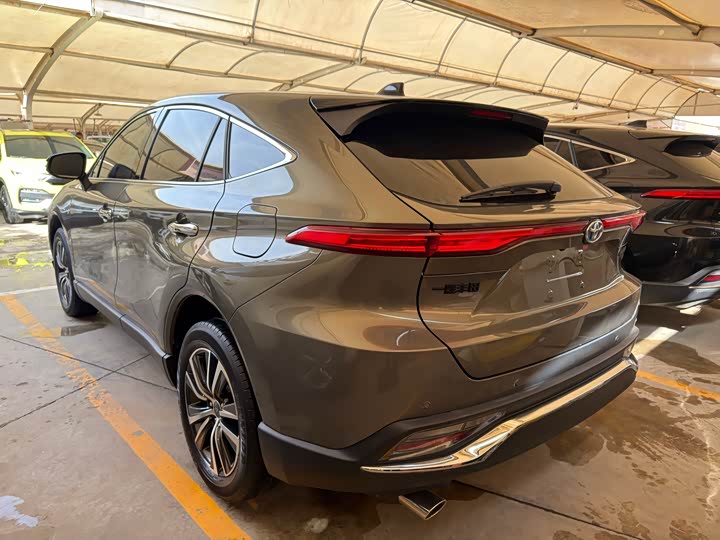 Фото 8 - Toyota Harrier