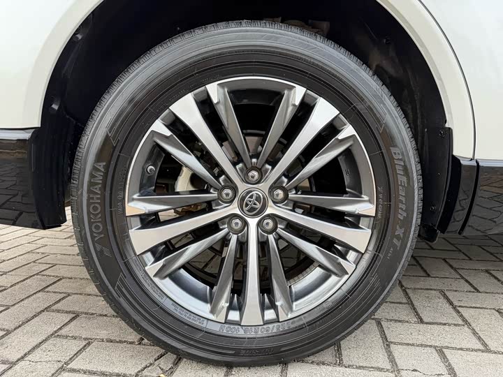 Фото 13 - Toyota Venza