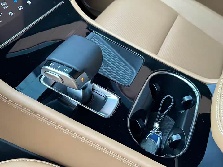 Фото 13 - LiXiang One