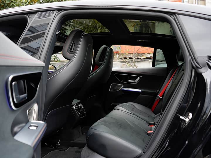 Фото 13 - Mercedes-Benz EQE AMG