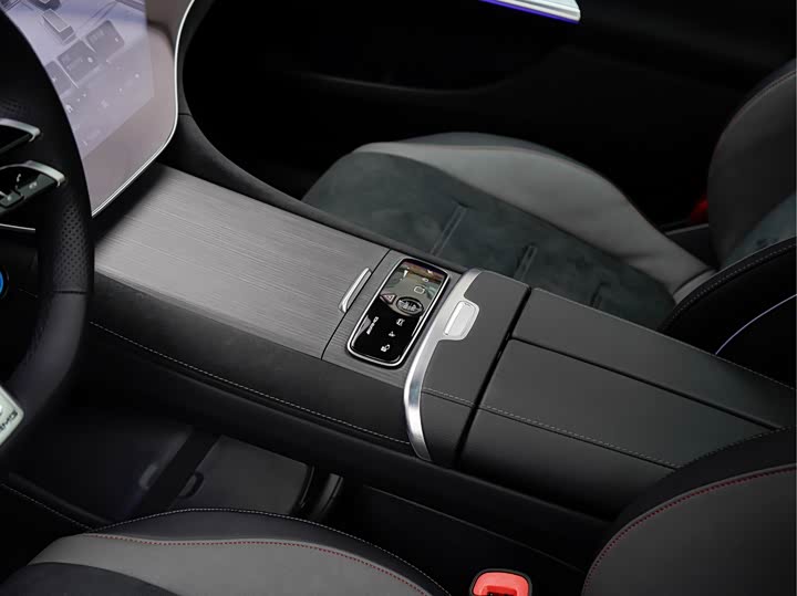 Фото 17 - Mercedes-Benz EQE AMG