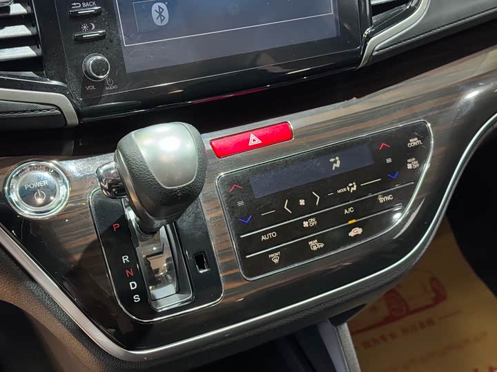 Фото 10 - Honda Odyssey