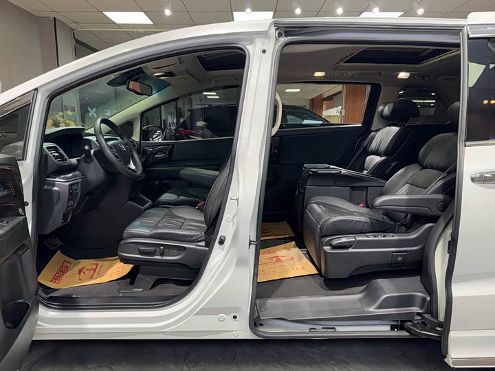 Фото 11 - Honda Odyssey