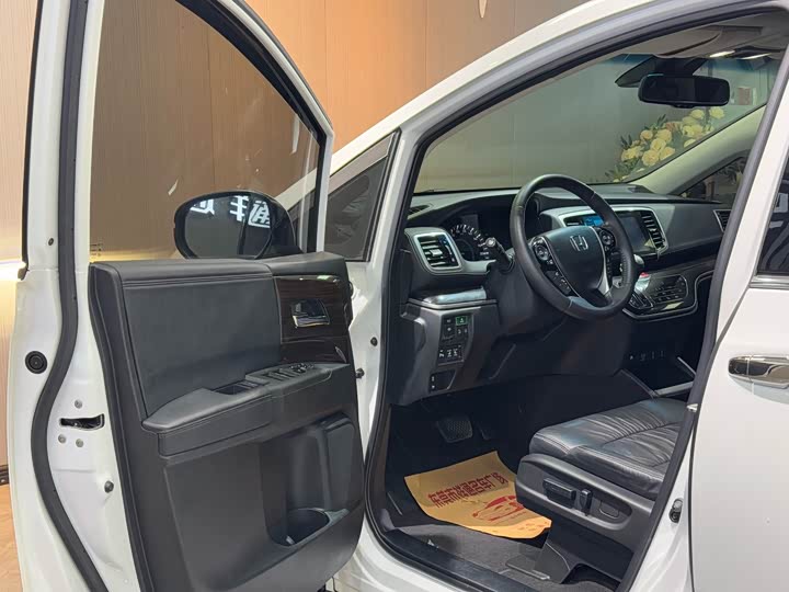 Фото 4 - Honda Odyssey