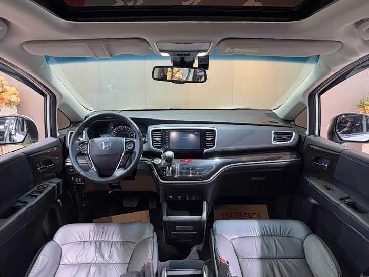 Фото 6 - Honda Odyssey