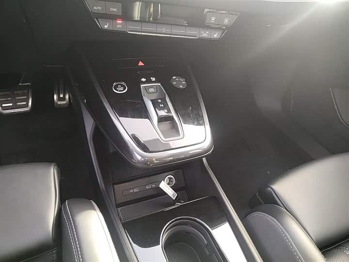 Фото 14 - Audi Q4 e-tron