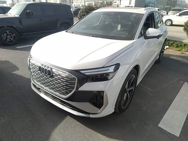 Фото 2 - Audi Q4 e-tron