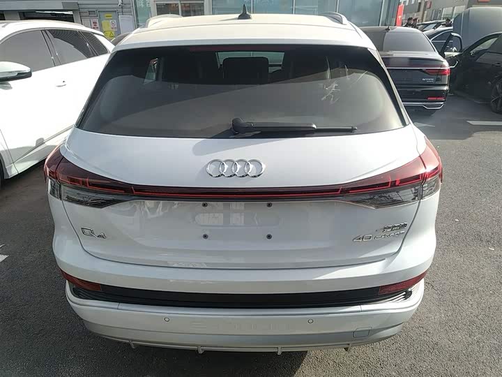 Фото 6 - Audi Q4 e-tron