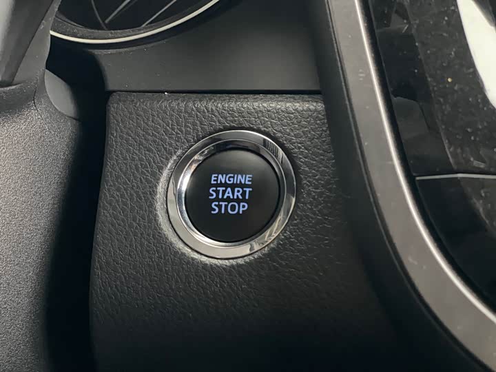 Фото 13 - Toyota Camry