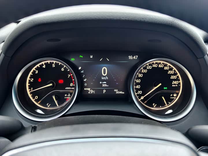 Фото 14 - Toyota Camry