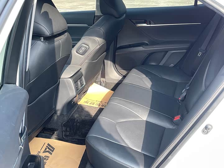 Фото 15 - Toyota Camry