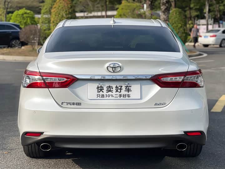 Фото 5 - Toyota Camry