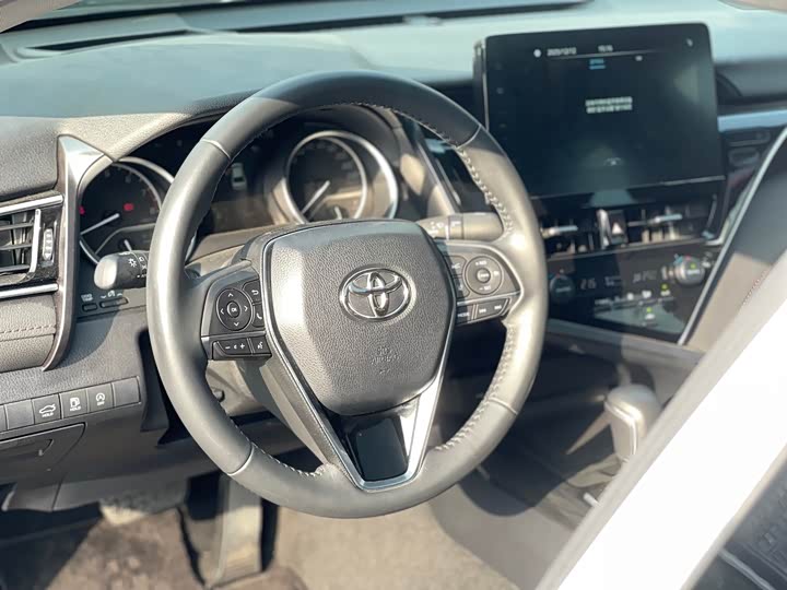 Фото 7 - Toyota Camry
