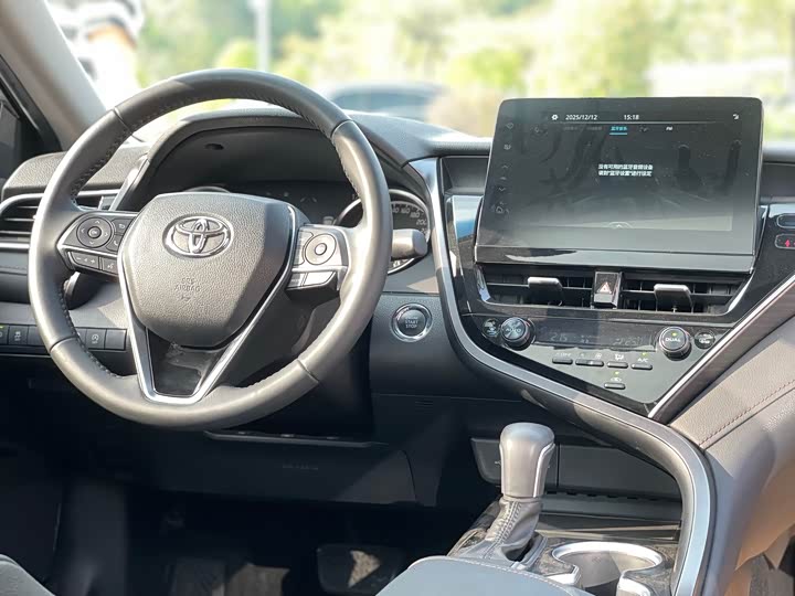 Фото 9 - Toyota Camry